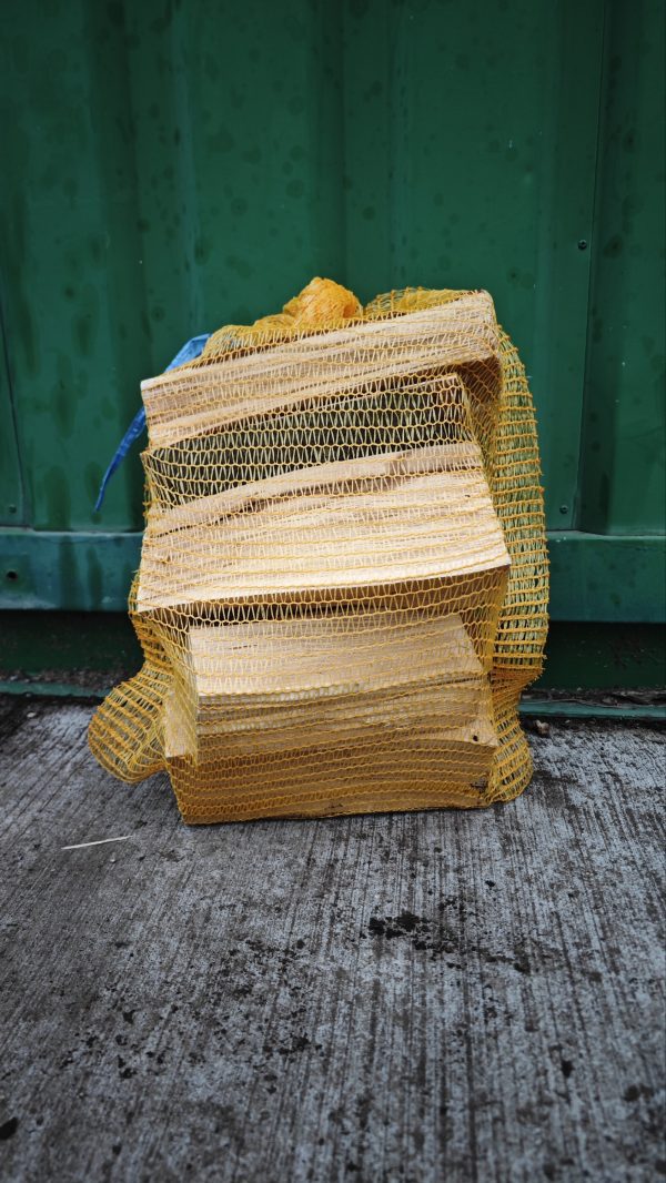 Sac de bûches etuvées prêt à brûler